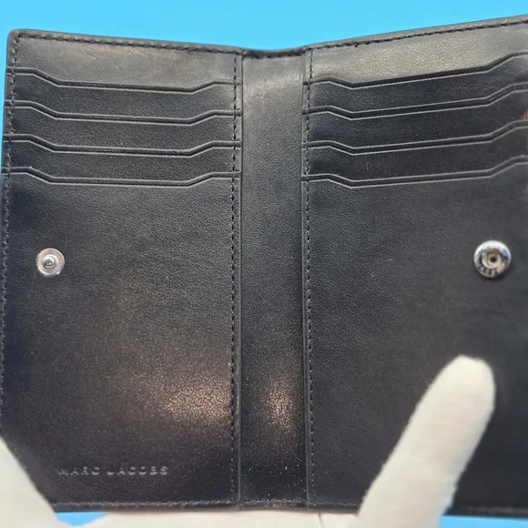 Marc Jacobs Black and White Logo Wallet - Picture 3 of 6